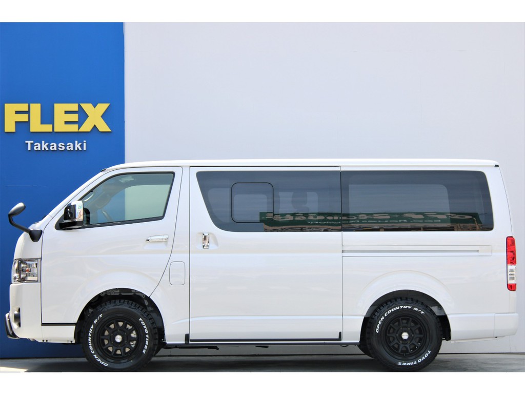 ハイエースバンは便利な両側スライドドア完備！！