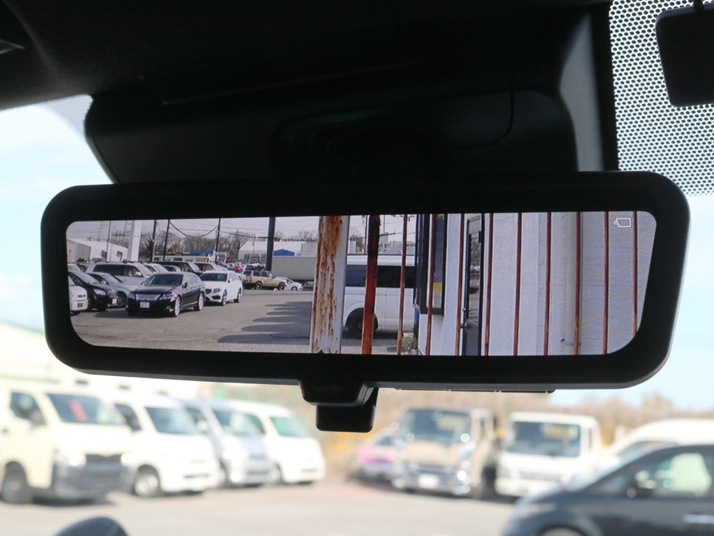 メーカーオプション　デジタルインナーミラー！車両後方の映像を常にミラーに映し出します♪