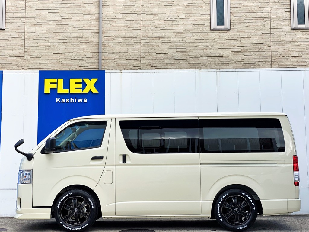 スライドドアには小窓完備！！