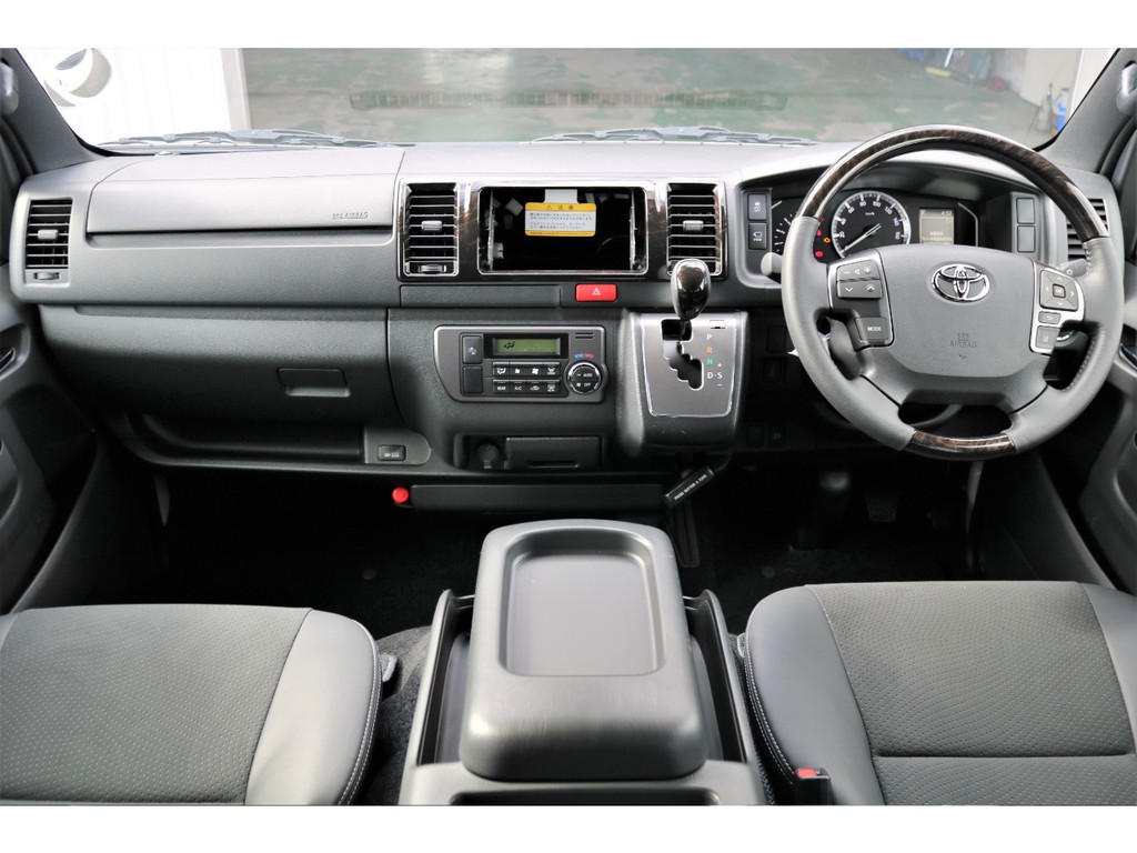 高級感溢れるコックピットが運転を楽しくさせます！(ナビは準備中です)