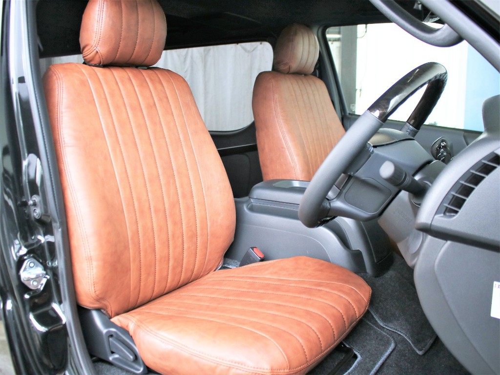 新品のオリジナルクラシックシートカバーを装備しております！