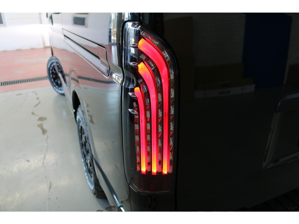 新車ハイエースＶダークプライムⅡ２８００ディーゼル４ＷＤブラックエディション完成致しました！！マッドブラックに拘り作成した1台！！店頭在庫車、即納車もご対応可能になります！！