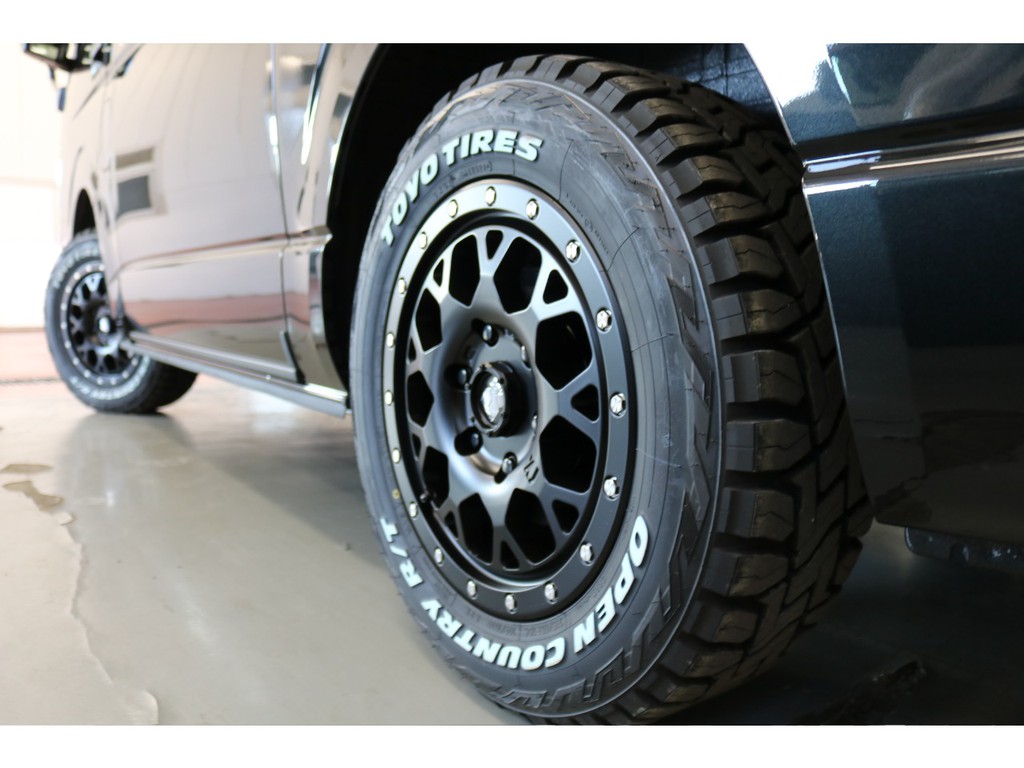 新車ハイエースＶダークプライムⅡ２８００ディーゼル４ＷＤブラックエディション完成致しました！！マッドブラックに拘り作成した1台！！店頭在庫車、即納車もご対応可能になります！！