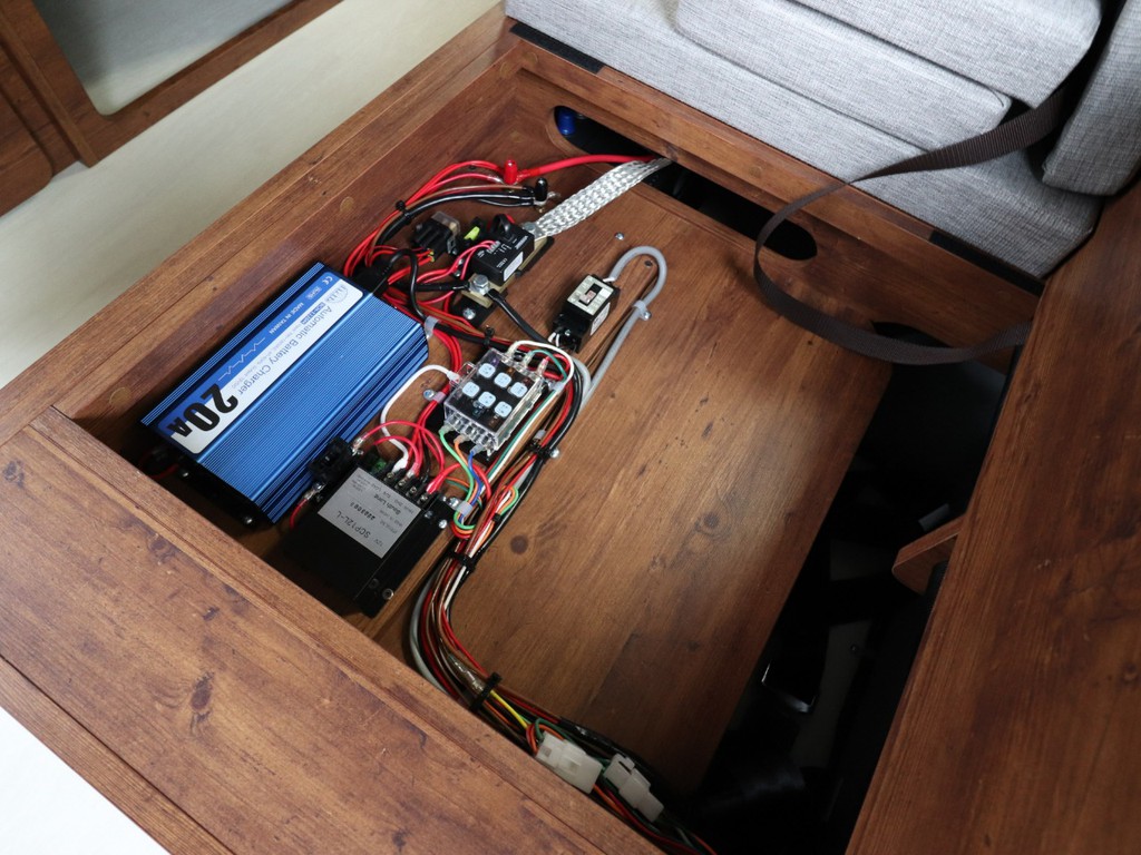 走行充電やサブバッテリーも完備！