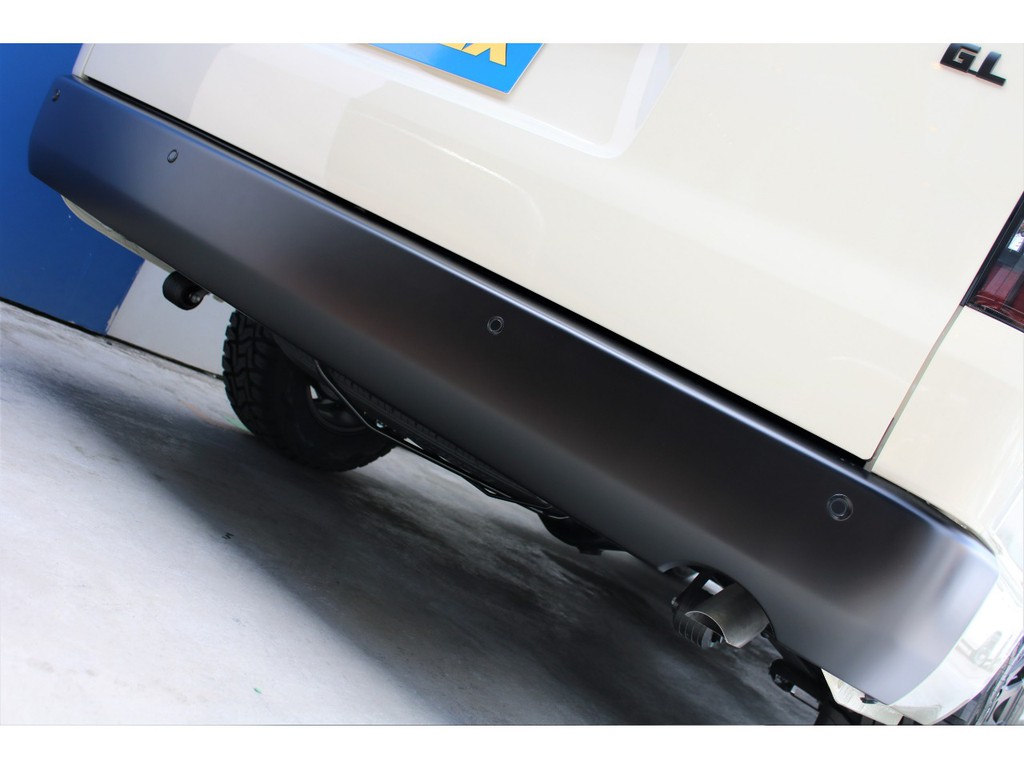 リアバンパー等各部分にマットブラック塗装を施しております！！