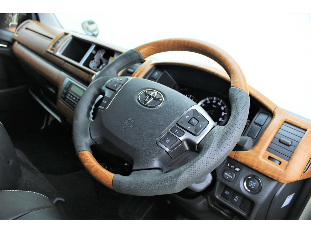 オリジナル艶消ウォールナットステアリング！！ステアリングリモコン完備！