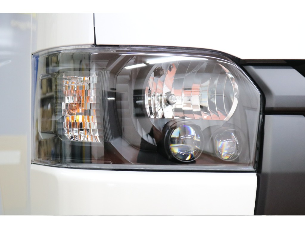 新車ハイエースＶダークプライムⅡ２８００ディーゼルターボ４ＷＤブラックエディション完成致しました！！オリジナルベットＫＩＴ装備社外ナビＥＴＣ２．０エクストリームＪ１６インチアルミ装備！！