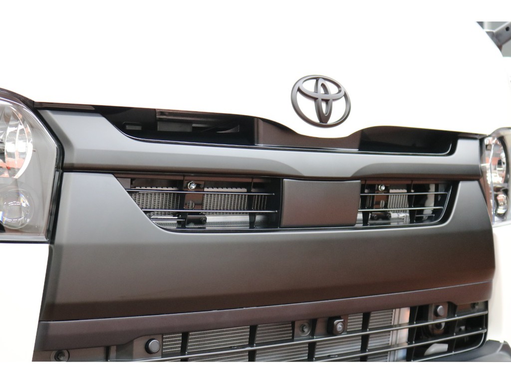 新車ハイエースＶダークプライムⅡ２８００ディーゼルターボ４ＷＤブラックエディション完成致しました！！オリジナルベットＫＩＴ装備社外ナビＥＴＣ２．０エクストリームＪ１６インチアルミ装備！！