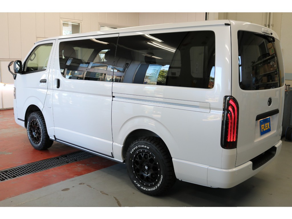 新車ハイエースＶダークプライムⅡ２８００ディーゼルターボ４ＷＤブラックエディション完成致しました！！オリジナルベットＫＩＴ装備社外ナビＥＴＣ２．０エクストリームＪ１６インチアルミ装備！！