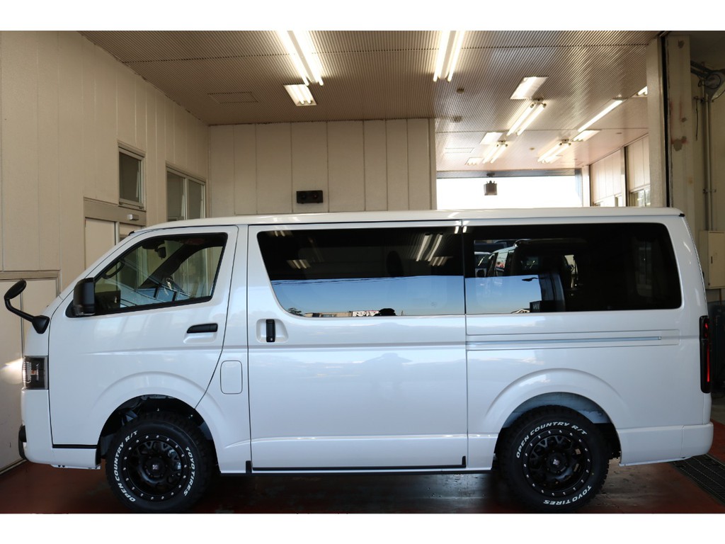 新車ハイエースＶダークプライムⅡ２８００ディーゼルターボ４ＷＤブラックエディション完成致しました！！オリジナルベットＫＩＴ装備社外ナビＥＴＣ２．０エクストリームＪ１６インチアルミ装備！！