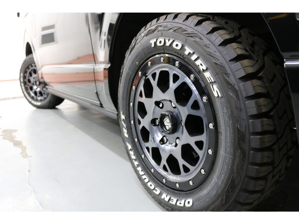 新車ハイエースＶダークプライムⅡ２８００ディーゼル４ＷＤアゲ系ナビパッケージ完成致しました！！店頭在庫車、即納車もご対応可能になります！！