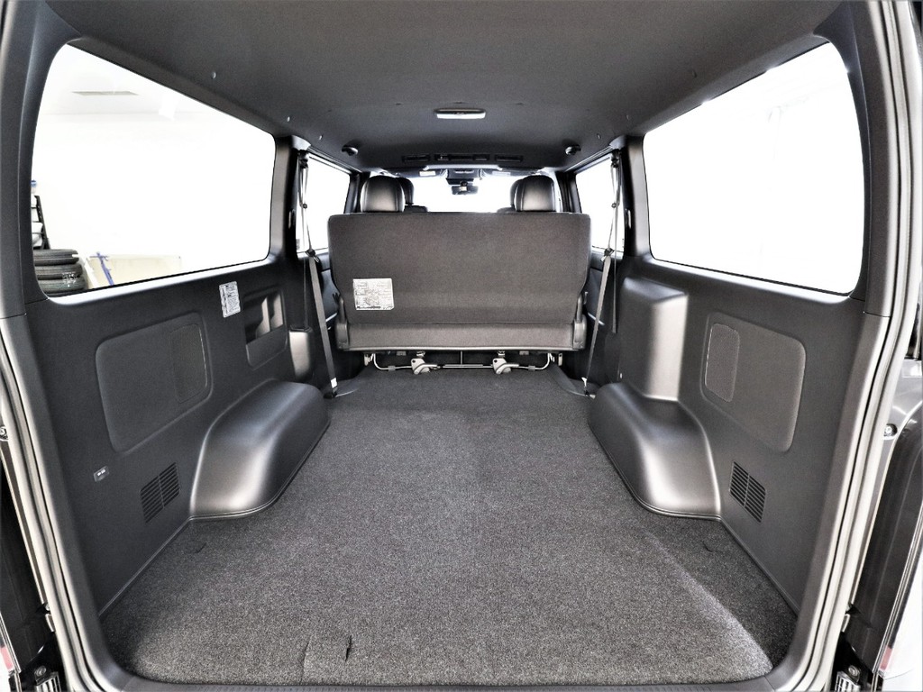 ベッドキッドを追加することで車中泊なども楽しめます！