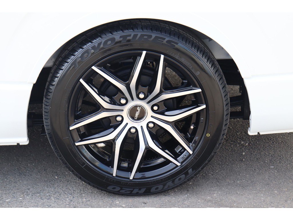 ＤＥＬＦ０１　１８インチＡＷにバン専用ＴＯＹＯ　Ｈ２０タイヤ
