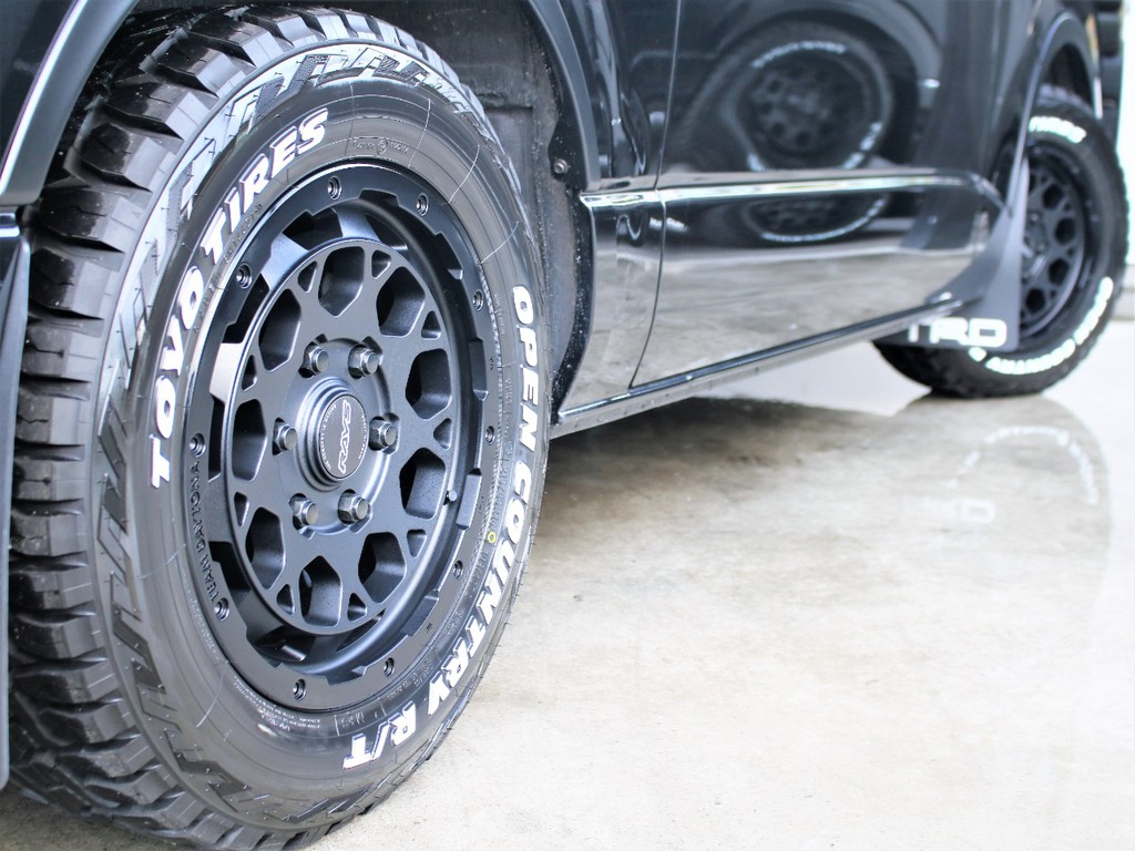 レイズM9アルミホイールに16インチTOYOオープンカントリータイヤを装備！