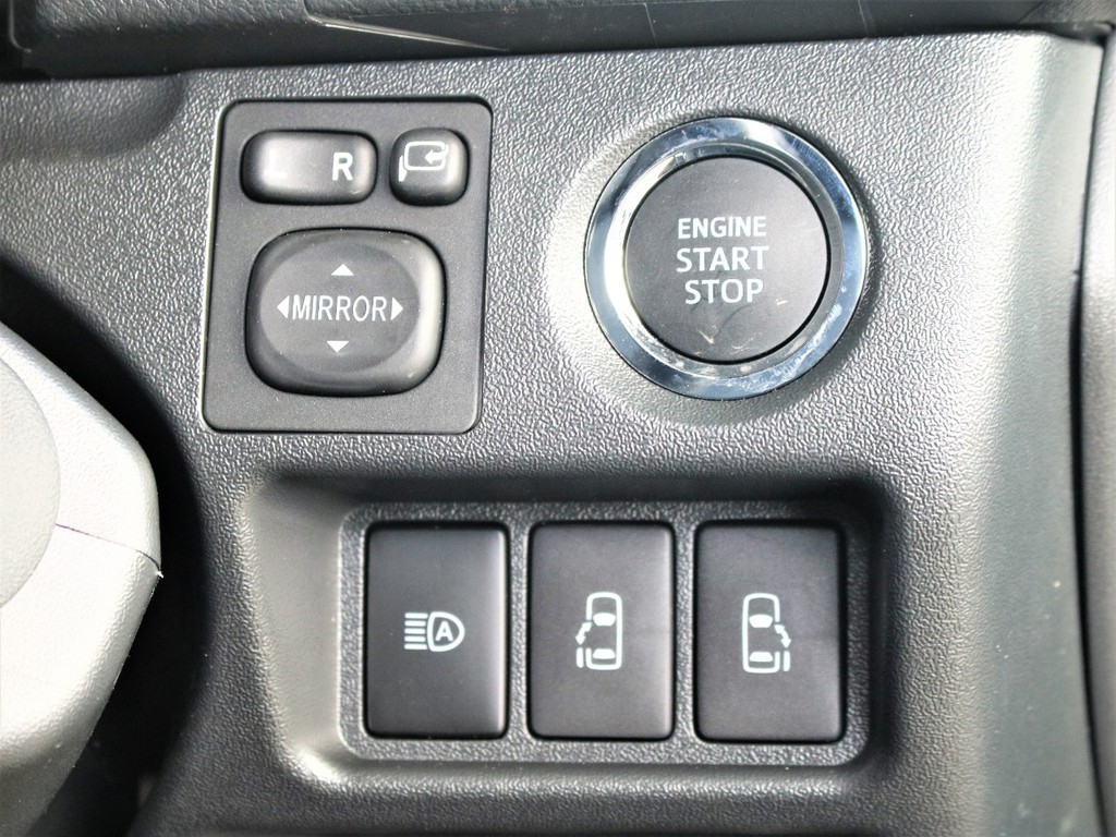 メーカーオプションの両側パワースライドドアを装備！