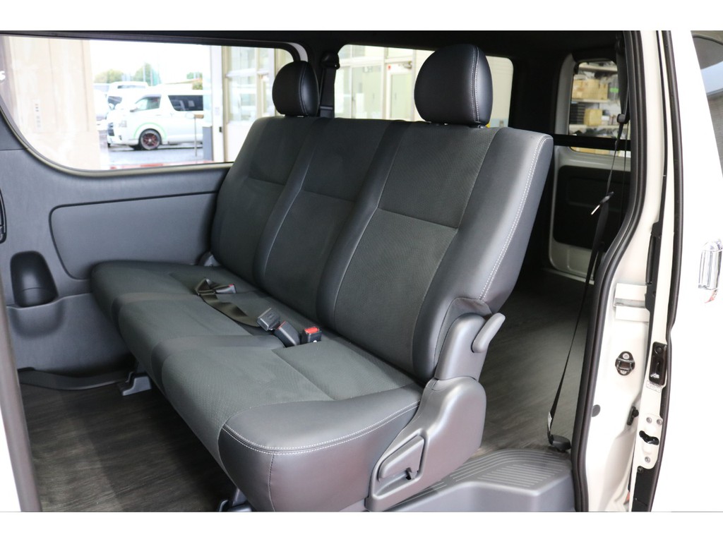 新車ハイエースＶダークプライムⅡ２０００ガソリン２ＷＤ床張りナビパッケージ完成致しました！！店頭在庫車、即納車可能になります！！オリジナルパーツ多数装備済み！！