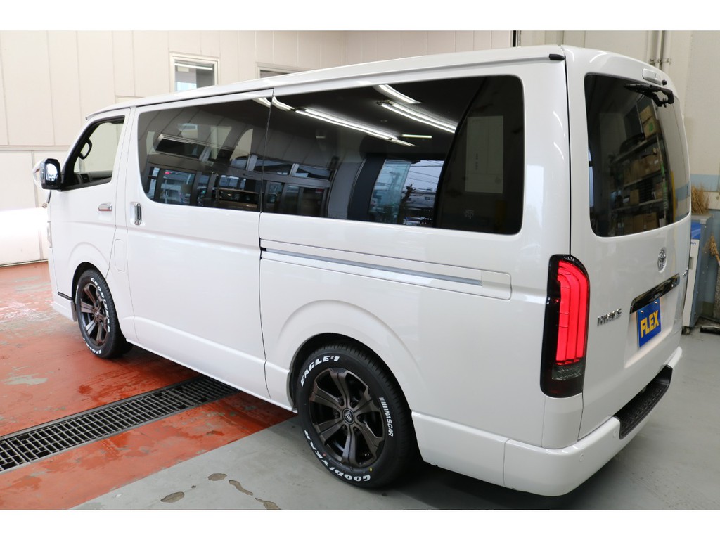 新車ハイエースＶダークプライムⅡ２０００ガソリン２ＷＤ床張りナビパッケージ完成致しました！！店頭在庫車、即納車可能になります！！オリジナルパーツ多数装備済み！！