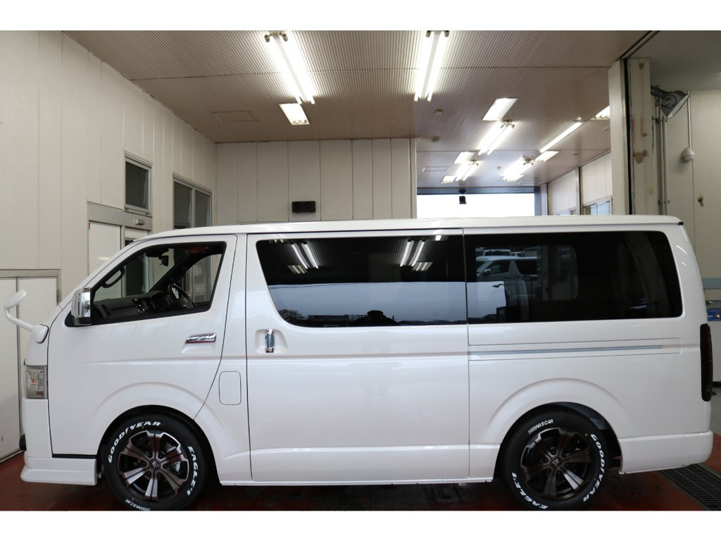 新車ハイエースＶダークプライムⅡ２０００ガソリン２ＷＤ床張りナビパッケージ完成致しました！！店頭在庫車、即納車可能になります！！オリジナルパーツ多数装備済み！！