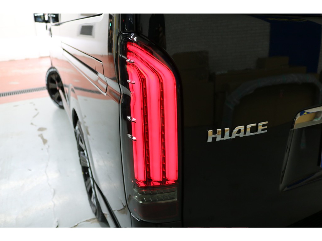 新車ハイエースＶダークプライムⅡ２０００ガソリン２ＷＤナビパッケージ完成致しました！！店頭在庫車、即納車もご対応可能になります！！