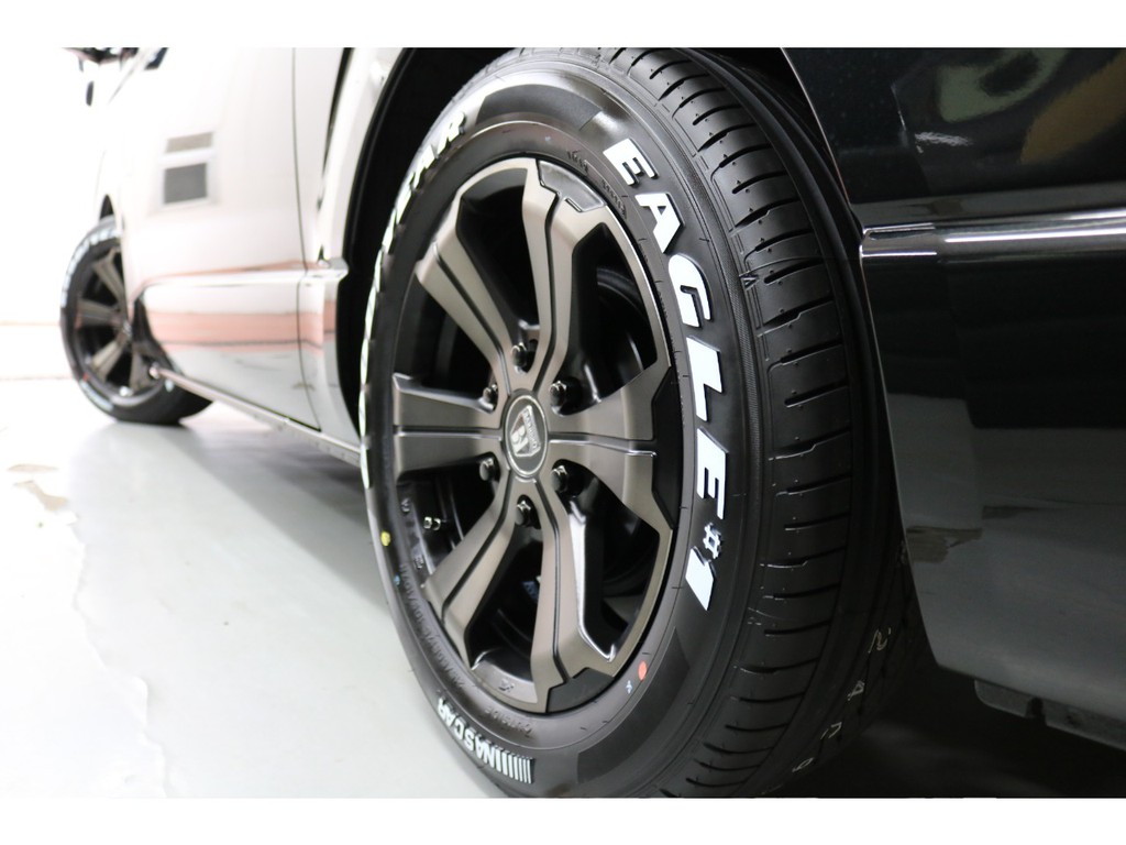 新車ハイエースＶダークプライムⅡ２０００ガソリン２ＷＤナビパッケージ完成致しました！！店頭在庫車、即納車もご対応可能になります！！