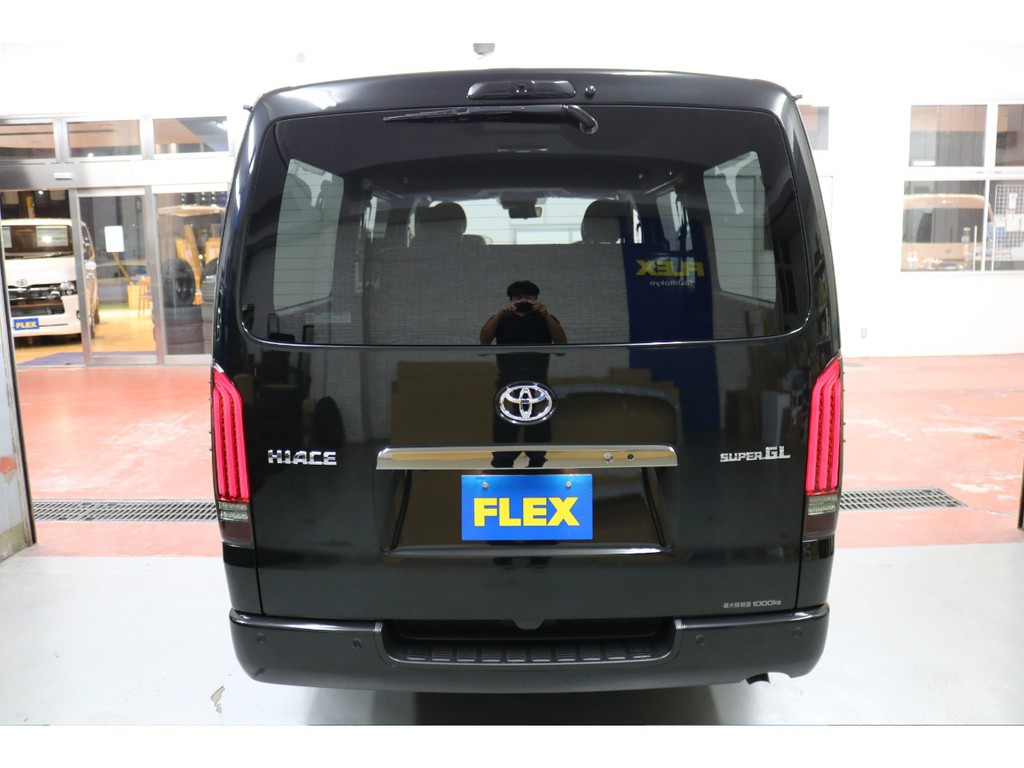 新車ハイエースＶダークプライムⅡ２０００ガソリン２ＷＤナビパッケージ完成致しました！！店頭在庫車、即納車もご対応可能になります！！