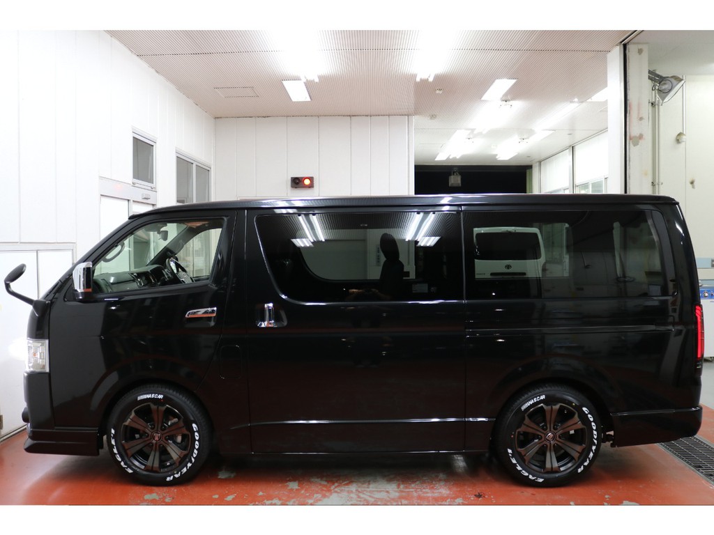 新車ハイエースＶダークプライムⅡ２０００ガソリン２ＷＤナビパッケージ完成致しました！！店頭在庫車、即納車もご対応可能になります！！
