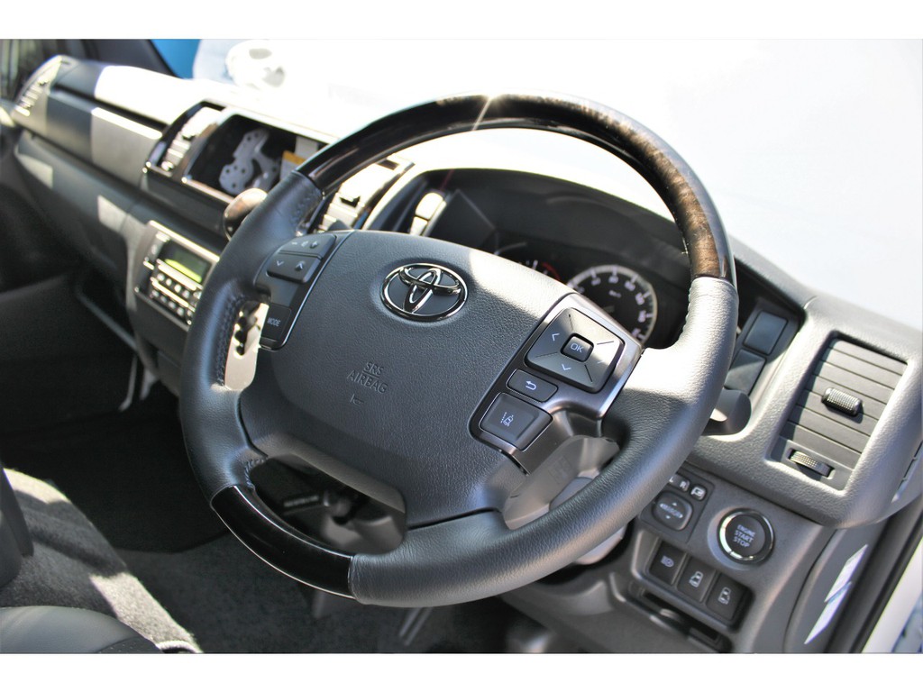 特別仕様車専用ステアリング！！
