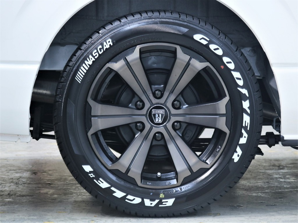 １７inch ＦＬＥＸ【バルベロアーバン】ＡＷ＆グッドイヤーナスカータイヤ！
