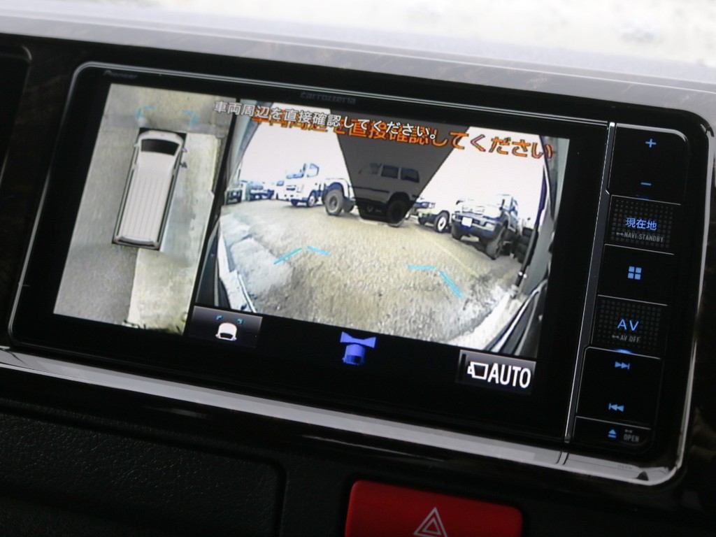メーカーオプション　パノラミックビューモニター！車体を上から見たような映像をナビに映し出します♪