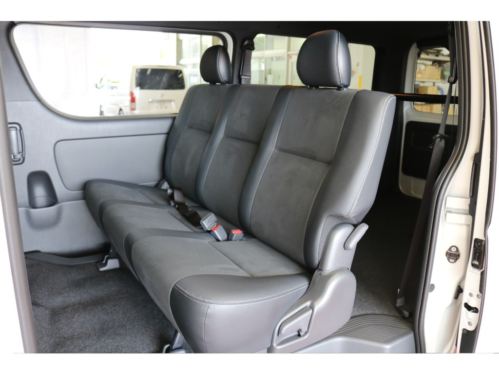 新車ハイエースＶダークプライムⅡ２８００ディーゼルナビパッケージ入庫致しました！！両側パワースライドドア付店頭在庫車、即納車もご対応可能になります！！
