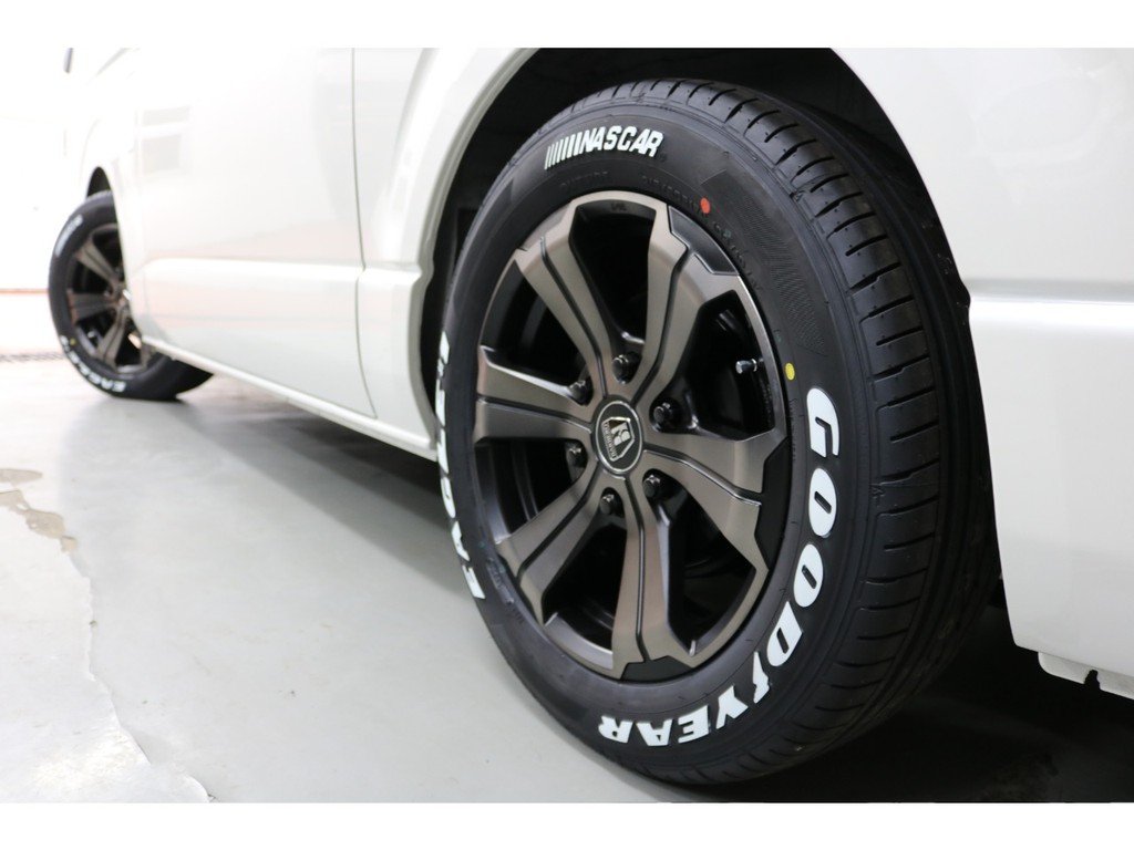 新車ハイエースＶダークプライムⅡ２８００ディーゼルナビパッケージ入庫致しました！！両側パワースライドドア付店頭在庫車、即納車もご対応可能になります！！