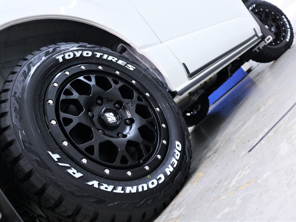 １６inＸＪ０４アルミホイール×ＴＯＹＯオープンカントリータイヤ！