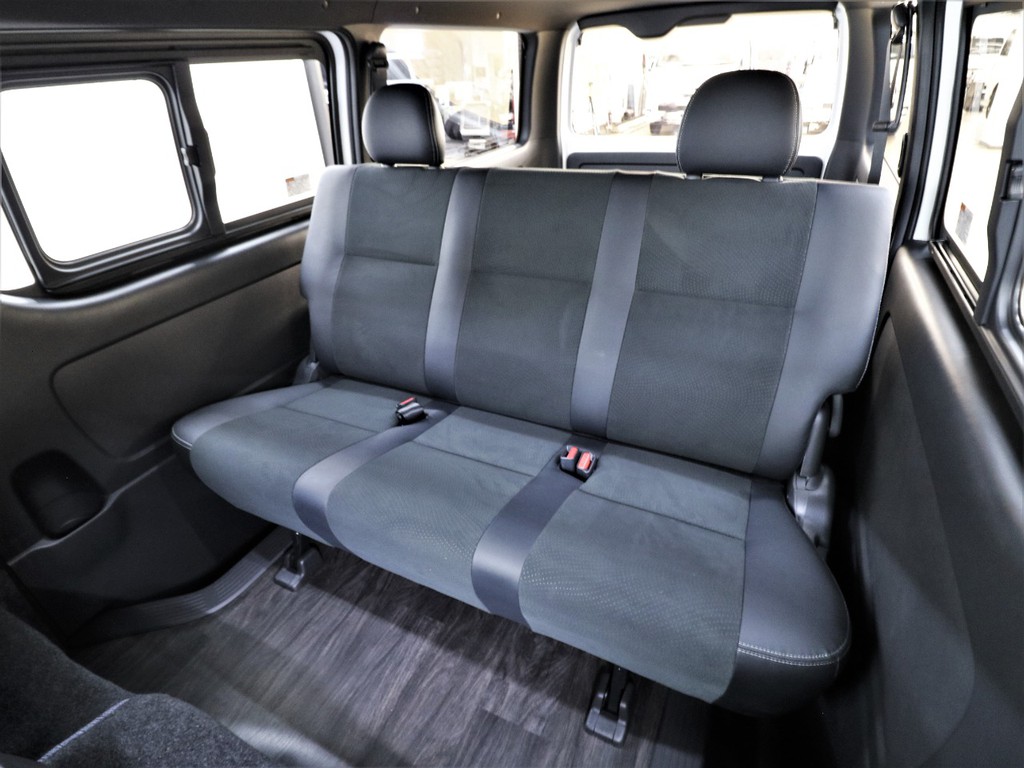 特別仕様車専用ハーフレザーシート！