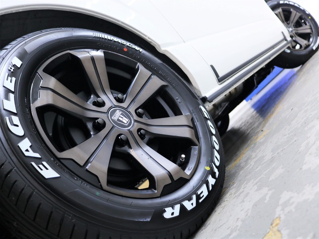 １７inch ＦＬＥＸ【バルベロアーバン】ＡＷ＆グッドイヤーナスカータイヤ！