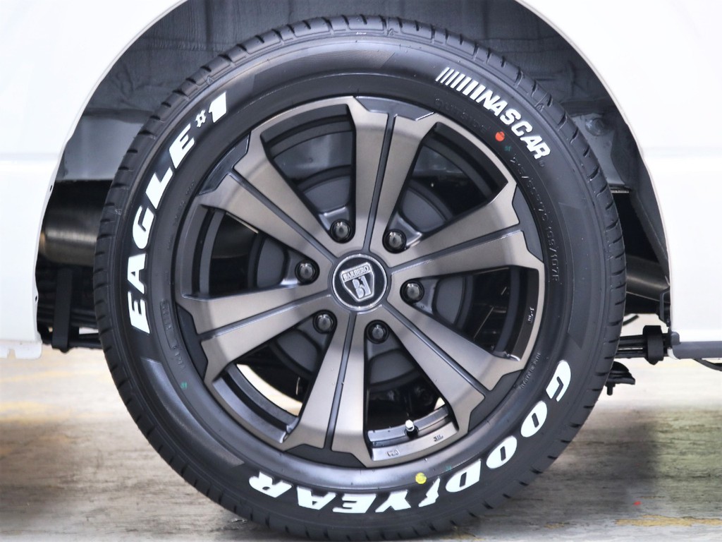 １７inch ＦＬＥＸ【バルベロアーバン】ＡＷ＆グッドイヤーナスカータイヤ！