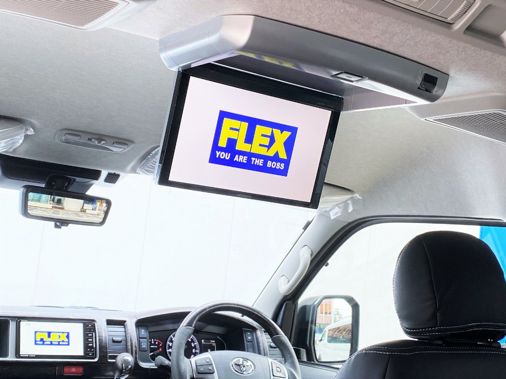 フリップダウンモニター装着済みで、後席も退屈しません！