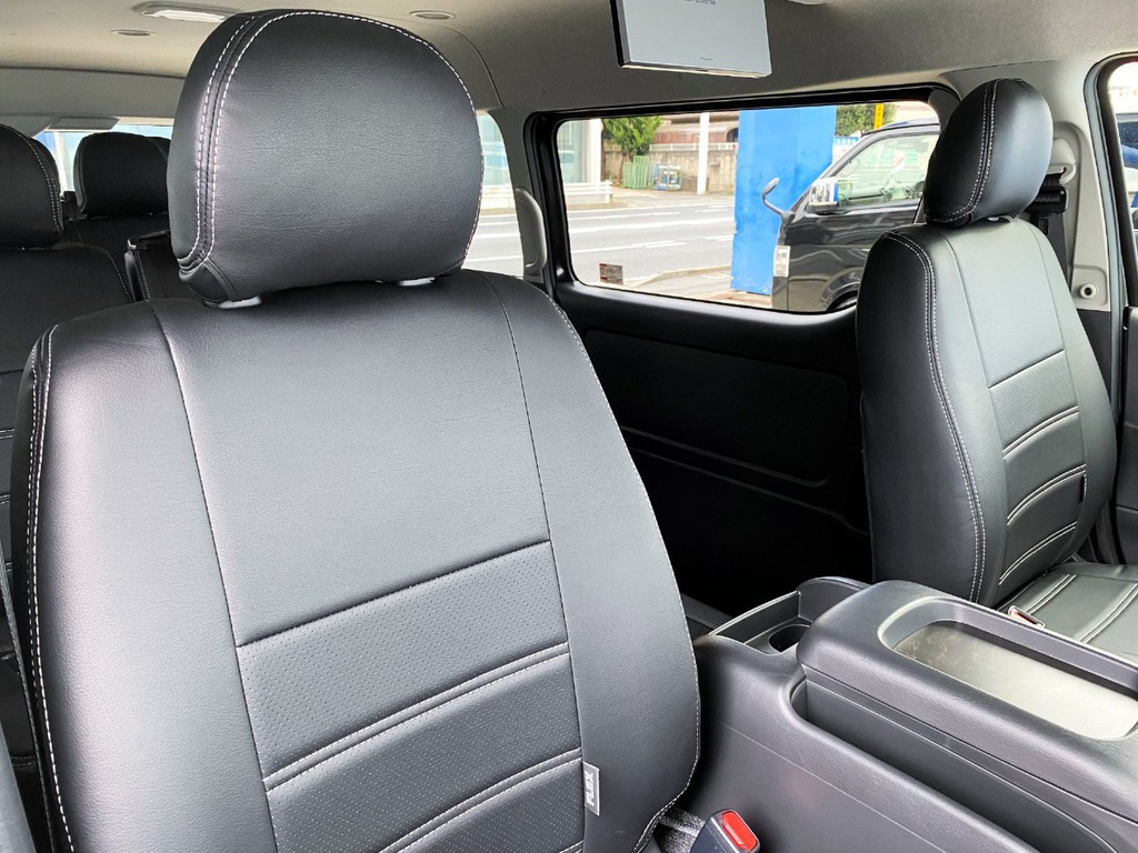 黒革調シートカバー装着済み！