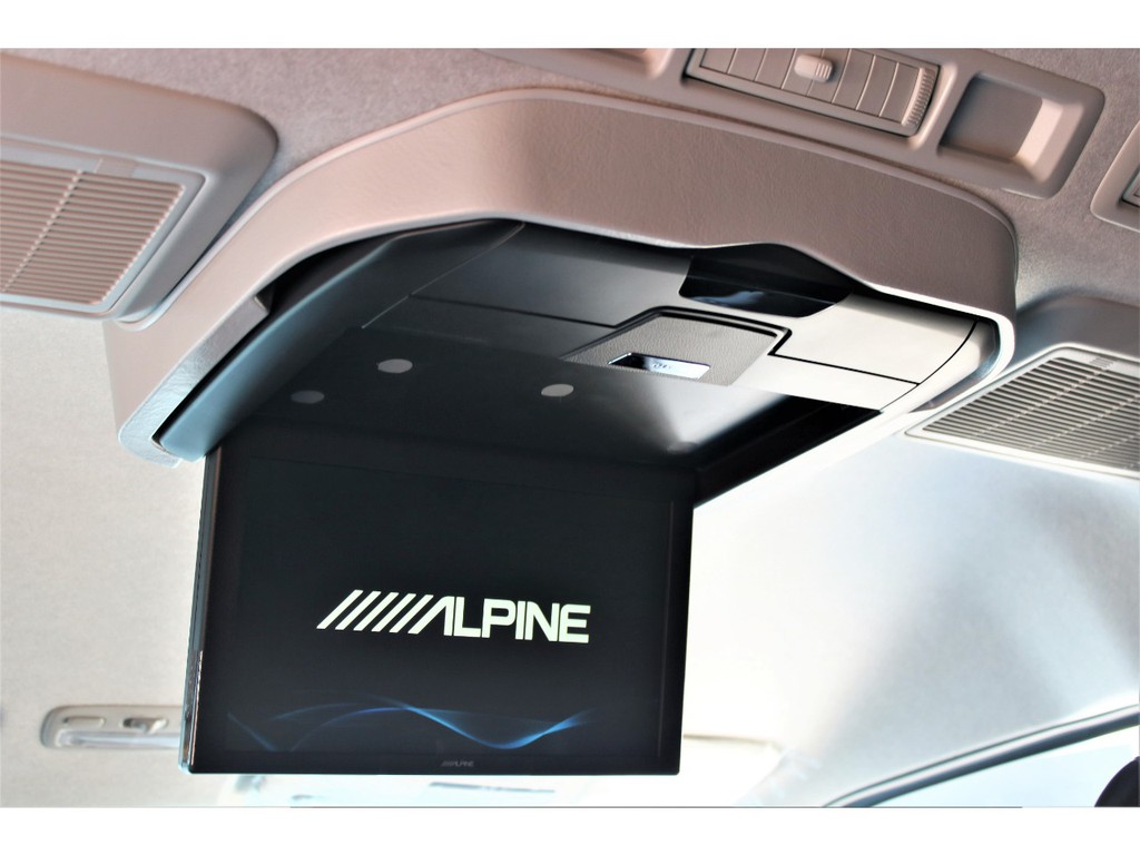 ブラックカラーの高級感溢れるＡＬＰＩＮＥ１２.８インチフリップダウンモニター搭載！！