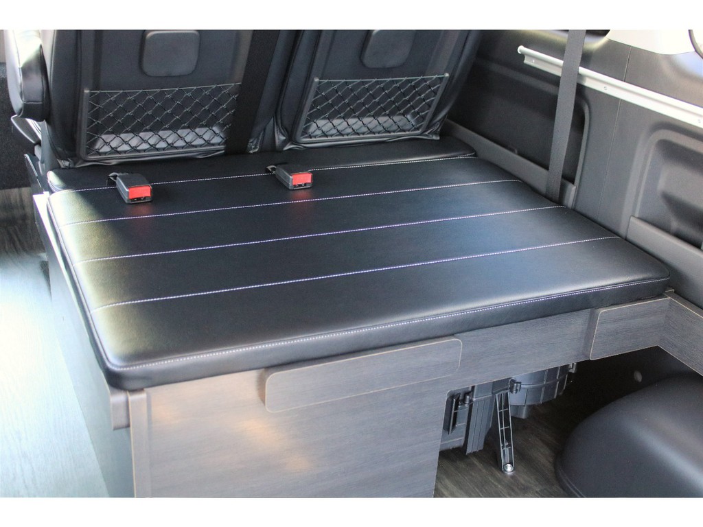 純正３列目シートを外しベッド兼３列２人対面シートに換装！！