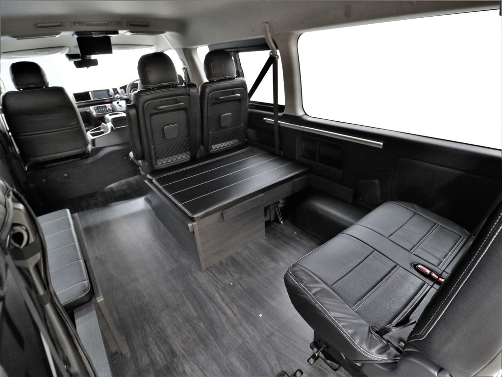 屋内ショールームにて展示中！同じ内装の試乗車もご用意しておりますのでお気軽にご相談ください！