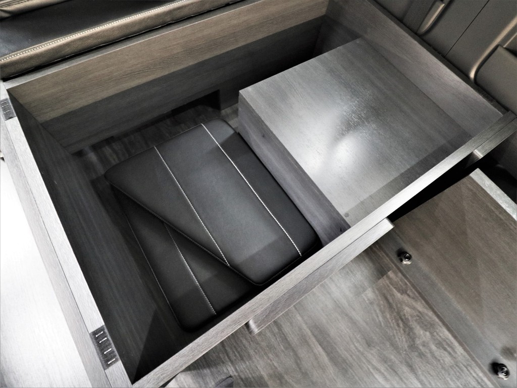 ベッドマットやテーブルの収納も可能です！