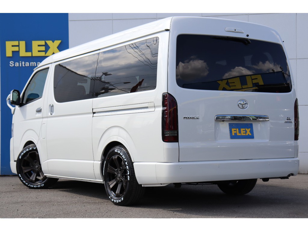 ＦＬＥＸオーバーフェンダーで更にローフォルムを演出