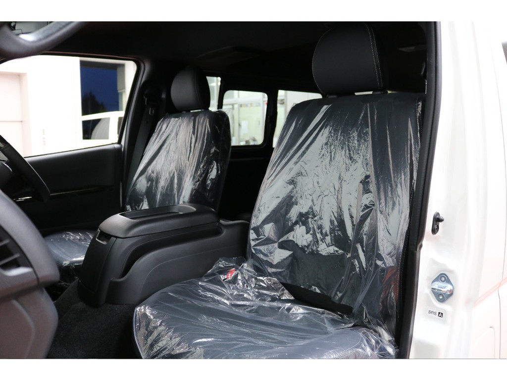 新車ハイエースＶダークプライムⅡ２０００ガソリン２ＷＤ床張り施工ベットＫＩＴパッケージ完成致しました！！両側パワースライドドア装備！！ＦＬＥＸオリジナルパーツ多数装備済み！！