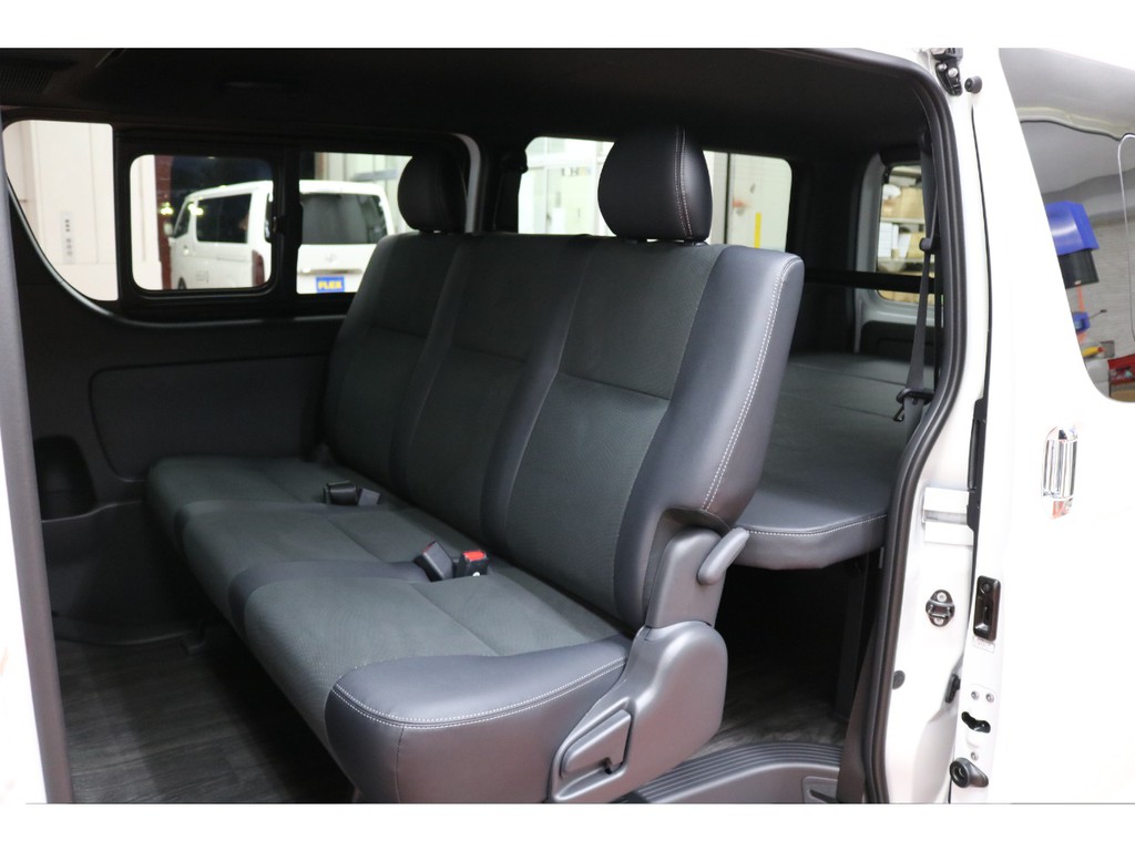 新車ハイエースＶダークプライムⅡ２０００ガソリン２ＷＤ床張り施工ベットＫＩＴパッケージ完成致しました！！両側パワースライドドア装備！！ＦＬＥＸオリジナルパーツ多数装備済み！！