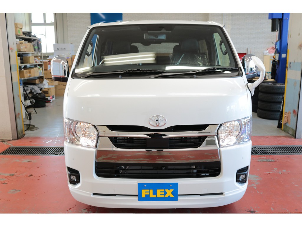 新車ハイエースＶダークプライムⅡ２０００ガソリン２ＷＤ床張り施工ベットＫＩＴパッケージ完成致しました！！両側パワースライドドア装備！！ＦＬＥＸオリジナルパーツ多数装備済み！！
