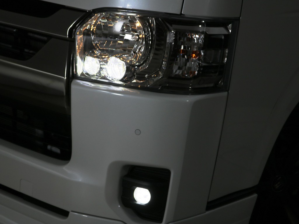 ＬＥＤヘッドランプ標準装備！改良後モデルはＬＥＤフォグランプも標準装備されております♪