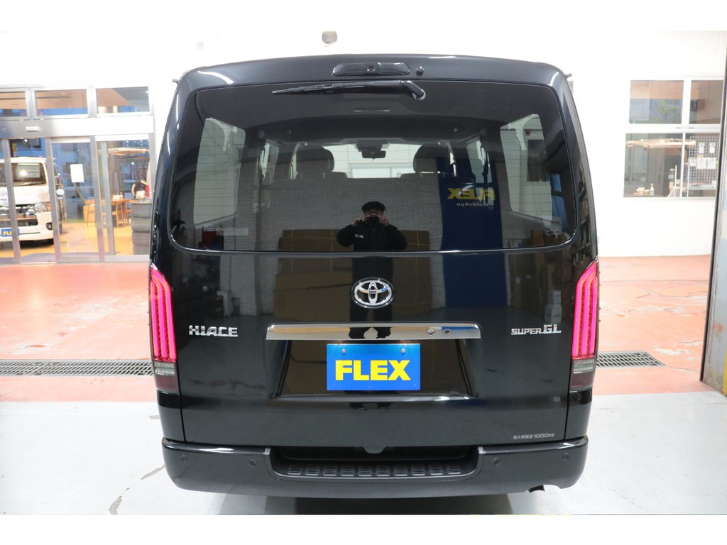 新車ハイエースＶダークプライムⅡ２０００ガソリン２ＷＤナビパッケージ完成致しました！！ＦＬＥＸオリジナルパーツ多数装備！！即納車もご対応可能になります！！