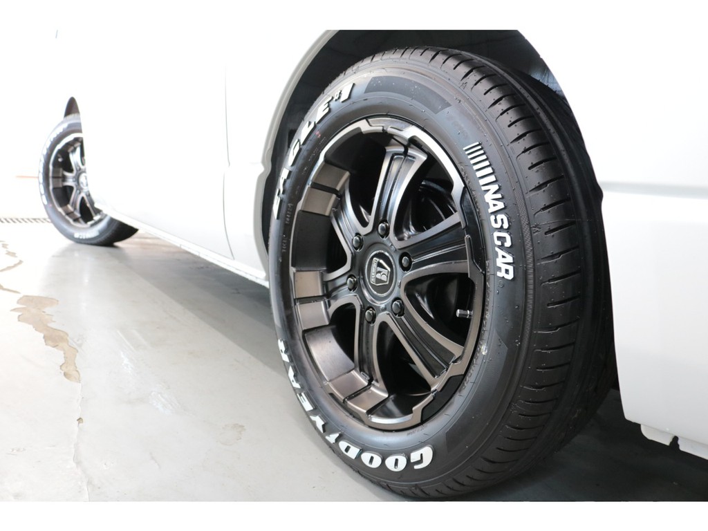 新車ハイエースＶダークプライムⅡ２８００ディーゼルナビパッケージ入庫致しました！！フレックスオリジナルパーツ多数装備済み！！店頭在庫車、即納車可能になります！！