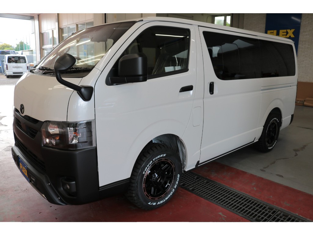 新車ハイエースＶダークプライムⅡ２８００ディーゼル４ＷＤブラックエディション床張りベットＫＩＴパッケージ完成致しました！！店頭在庫車、即納車ご対応可能になります！！