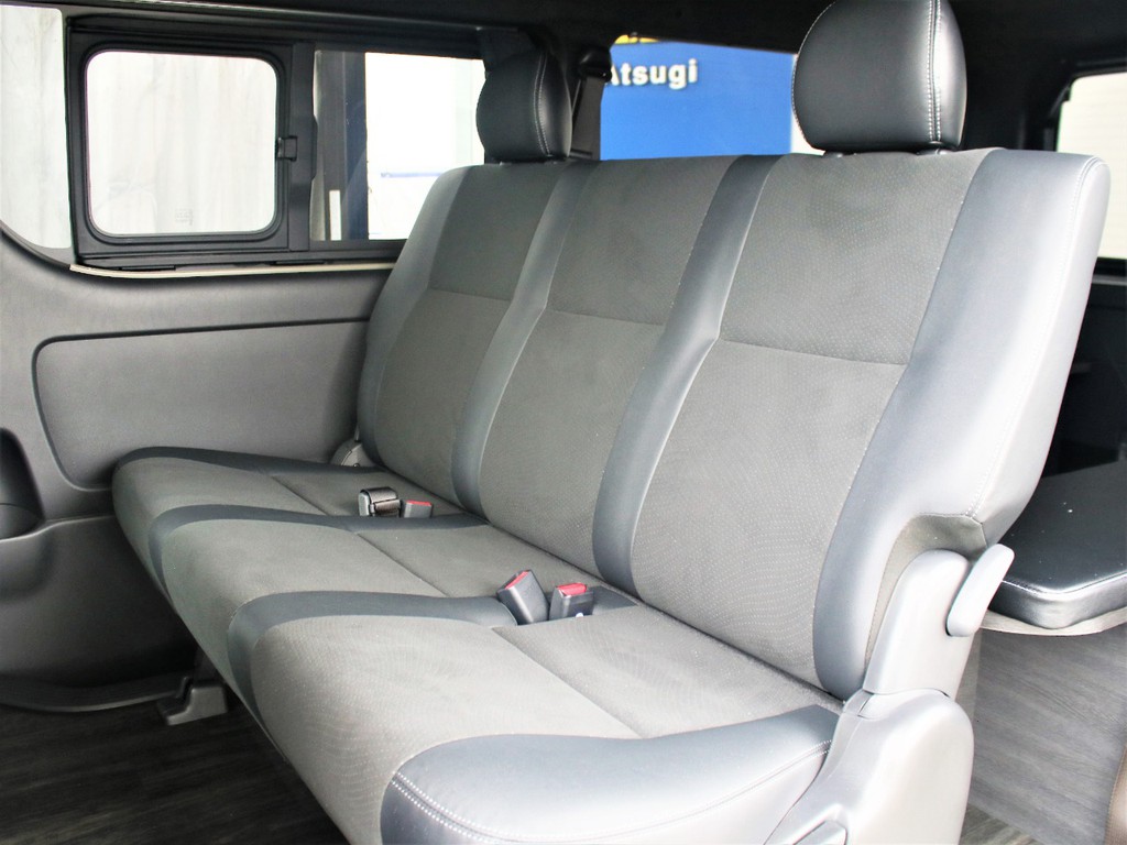 小窓が付いており、後席も風通し良く乗車していただけます！